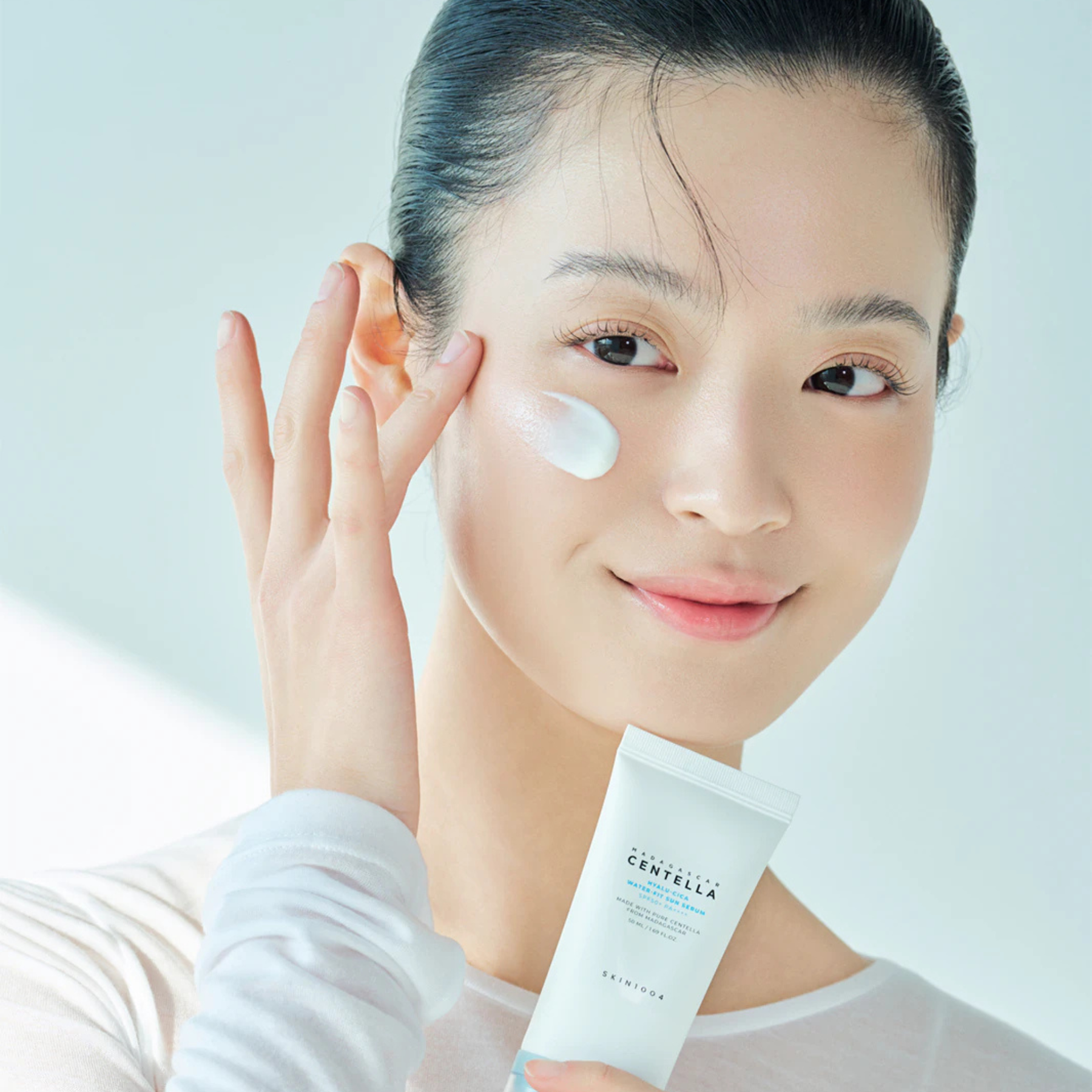 SKIN1004 Солнцезащитная сыворотка Hyalu-Cica Water-Fit Sun Serum SPF50+ PA++++, 15 мл 8809913830450 фото